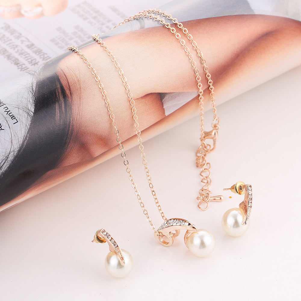 Faux Pearl Necklace Set