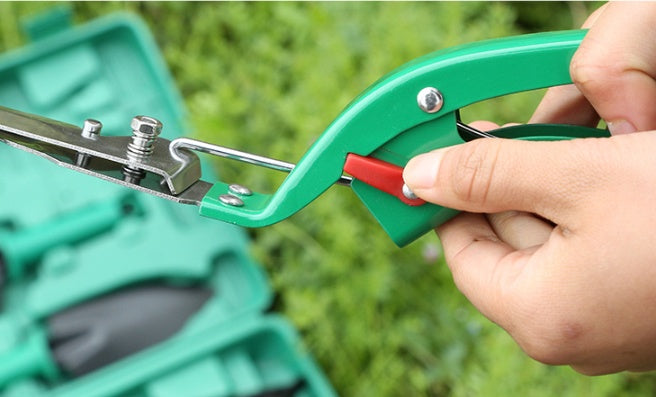Gardening tool set