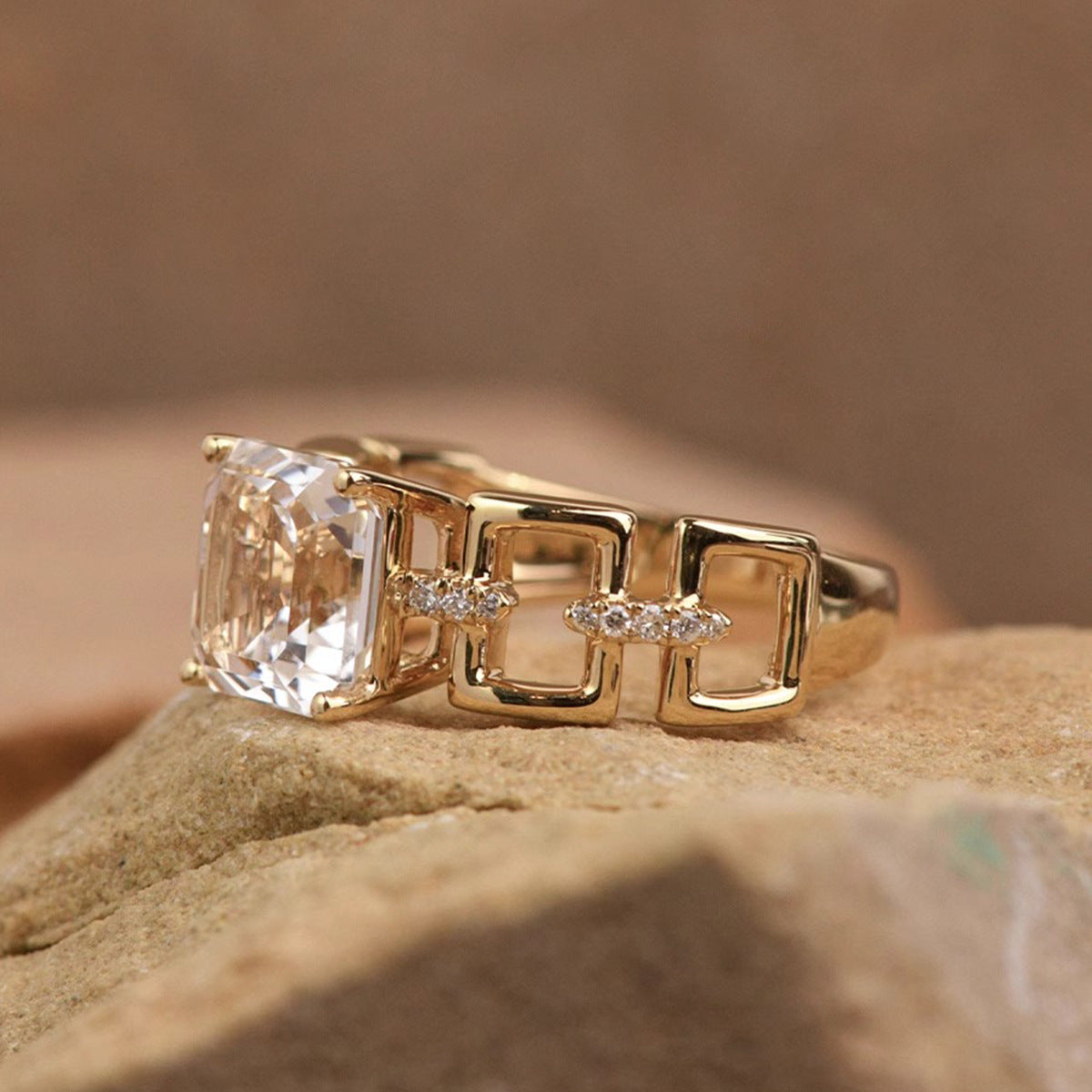 Women's Fashion Retro Hollow Ring