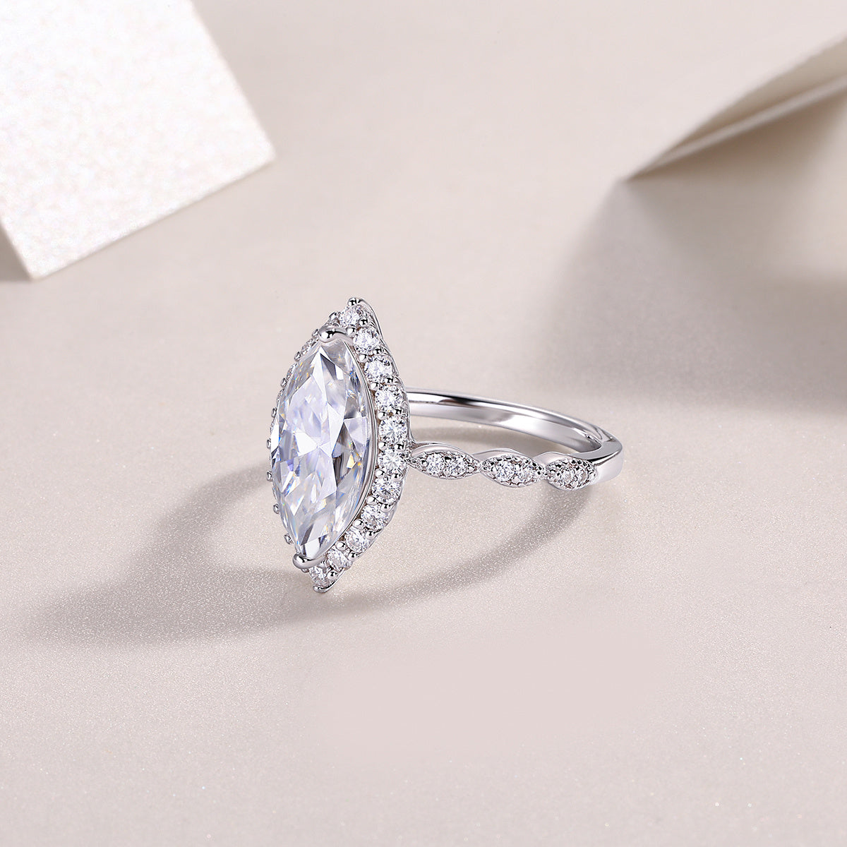 Fashionable Diamond Jewelry Moissanite