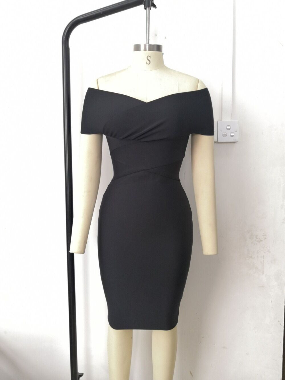 Elegant Slim-fit Off-shoulder Dress