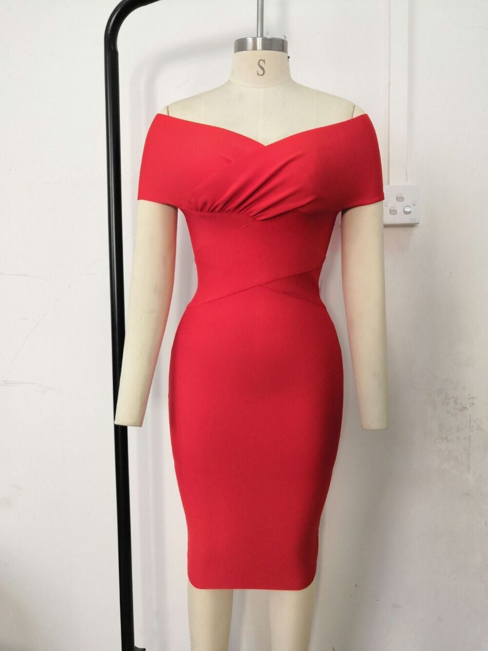 Elegant Slim-fit Off-shoulder Dress